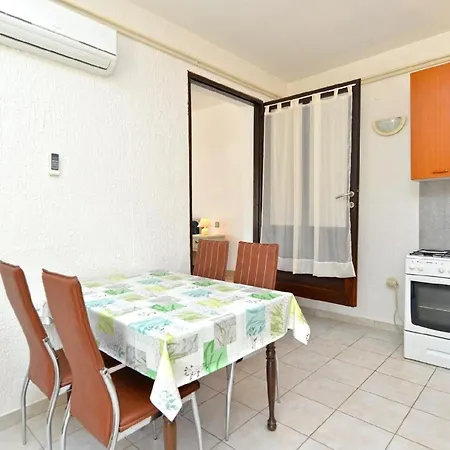 Apartment Fuer 4 Personen Ca 56 Qm In Stinjan, Istrien Istrische Riviera